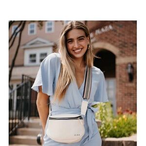 Elegant Beige Crossbody Bag with Adjustable Strap and Sleek Design